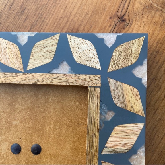 Pair of Picture Frames 🖼 - Picture 5 of 7